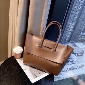 <span class=keywords><strong>Sac</strong></span> fourre-tout élégant noir uni surdimensionné avec poignée supérieure et rabat minimaliste pour <span class=keywords><strong>femme</strong></span>, idéal pour le bureau, le quotidien et le shopping (Collection 2026) - Product Image 3