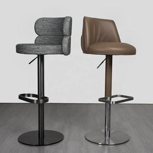 Chaises de bar pivotantes modernes en cuir réglables avec accoudoirs fixes en acier inoxydable et cuir PU, base ronde en métal - Product Image 5