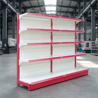 5-laags wandmontage displaystandaard voor winkels, met stevige achterrand en beschermrail voor mini-markten, verpakte voedingsmiddelen en huishoudelijke artikelen.