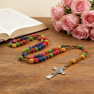 Rosario <span class=keywords><strong>de</strong></span> Perlas <span class=keywords><strong>de</strong></span> Plástico Coloridas Talladas con Cruz Vintage para Niños Católicos, Regalo <span class=keywords><strong>de</strong></span> Pascua - Product Image 2