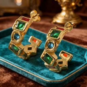 Aretes de Aro Budistas de Acero Inoxidable Chapados en Oro de 18k, Modernos y Elegantes, Certificados por Terceros, para Bodas, Compromisos y Eventos Religiosos - Product Image 1