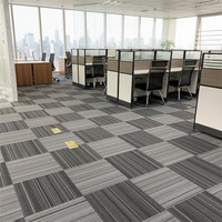 Dalles de moquette commerciales autocollantes CE 50*50cm, prix bas, dalles de moquette de bureau rembourrées