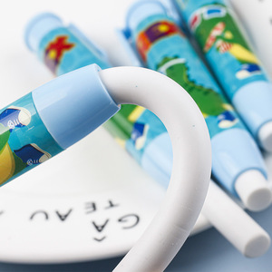 El pequeño dinosaurio presionó la goma de borrar de plástico, una herramienta de aprendizaje creativa sin polvo que no deja marcas. - Product Image 3