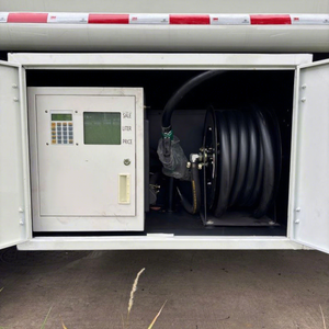 Mini HOWO LHD 5000L/5CBM/5M3 Oil Diesel Boswer Tanker Truck with Fuel Dispenser for Sale - Product Image 5