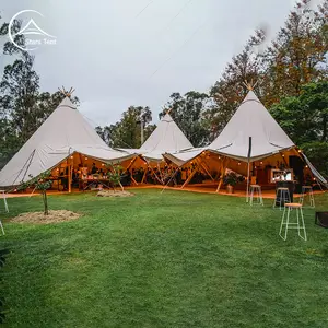 Tipi de lujo, tienda de Safari, decorada con luces solares para exteriores