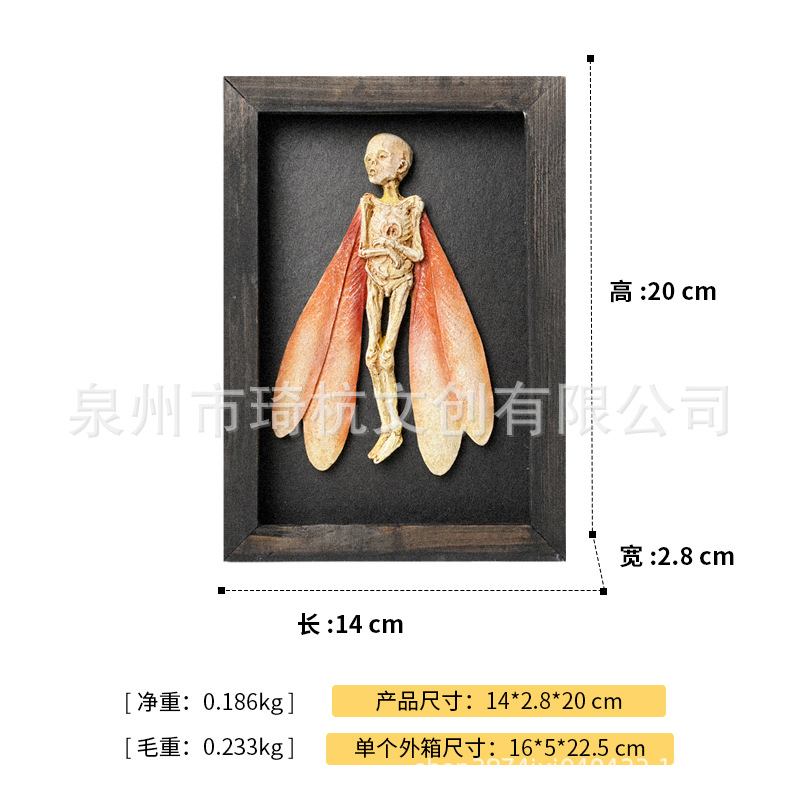 Cadre photo de cadavre momifié ailé