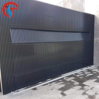 Portes de garage résidentielles en bois de teck du Pacifique à lamelles verticales cannelées avec télécommande