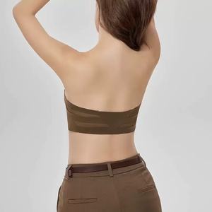 Ensemble de lingerie sexy pour femmes avec soutien-gorge à armatures et col en V, imprimé en dentelle brodée, avec culotte - Product Image 3