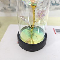 Piédestal populaire lumières lumineuses décorées acrylique dôme feuille d'or artificielle préservée fleur Rose ornements pour cadeaux d'anniversaire