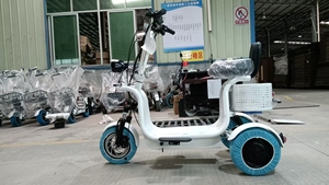 YIDI Nuevo Scooter Eléctrico de 3 Ruedas, Estilo Moderno, Motor Urbano, Triciclo Eléctrico para Adultos - Product Image 3