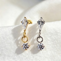 Vente en gros : Pendentif en titane ASTM F136 en forme de cerf-volant incrusté de zircon, élégant, non fileté, pour cartilage, bijoux de corps perforés