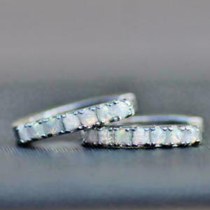 Boucles d'oreilles Huggie en or blanc E4193 avec zircon rond serti en canal, bijoux de mode religieux pour femmes - Product Image 4