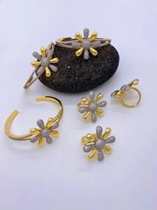 แฟชั่นขายดีเดซี่สองสีฝังเพทายขนาดเล็กแหวนอเนกประสงค์สุดหรูสำหรับงานแต่งงานปาร์ตี้ของขวัญ - Product Image 2