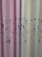 Tissu de rideau de haute qualité, à motifs de feuilles, de haute précision, avec des détails exquis, adapté aux chambres à coucher et aux salons.