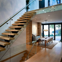 Escalier intérieur flottant en bois traditionnel personnalisé Prima, durable, droit, pour villa et appartement