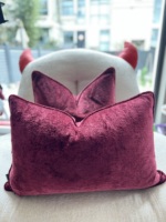Housse de coussin en velours tissé de luxe haut de gamme, douce et moelleuse, nouveau modèle 2026, en velours hollandais, avec bordure intégrée et fermeture éclair invisible, couleur rouge