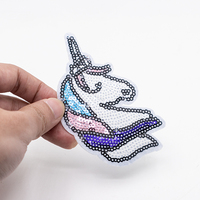 Vente en gros d'usine, broderie de paillettes d'animaux de dessin animé de licorne, patchs personnalisés à presser à chaud, patchs pour vêtements, chapeaux et sacs DIY