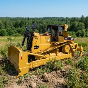 รถดันดินตีนตะขาบ Caterpillar D7R สีเหลือง อุปกรณ์ก่อสร้างพร้อมเครื่องยนต์และใบมีด สำหรับงานเคลียร์พื้นที่และงานขุดดิน - Product Image 1