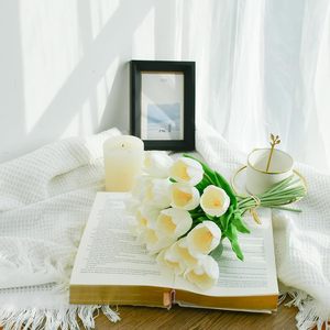 Tulipes artificielles écologiques, 12 tiges, blanches, partiellement ouvertes, emballage <span class=keywords><strong>en</strong></span> vase, décoration pour la Saint-Valentin, Pâques, mariage, maison - Product Image 1