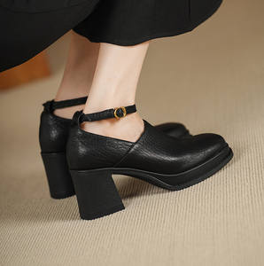 Nouvelles chaussures en cuir pour femmes, légères, de grande taille, à bout rond, avec boucle, talon haut épais, décontractées, tendance - Product Image 3