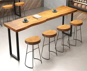 モダンでシンプルなアイアンアート無垢材のリビングルームバーカジュアルハイテーブル中国のシンプルなバーテーブルと椅子の組み合わせ
