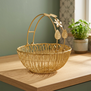 Panier de rangement en métal doré rond fait à la main de style vintage avec poignée en forme de feuille de fleur pour la décoration du salon - Product Image 2