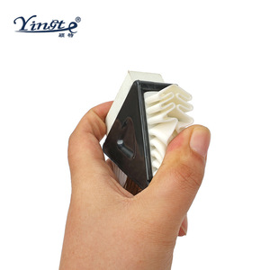 Cepillo para zapatos Yinste de tres lados, portátil, de PP, para eliminar manchas de pelo, para gamuza y piel de ciervo. - Product Image 1