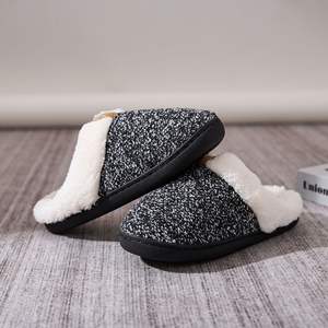 Vente en gros de pantoufles confortables pour femmes, chaussures de maison mignonnes, chaudes et pelucheuses, doublées de fourrure, antidérapantes, confortables pour l'hiver, pantoufles d'intérieur - Product Image 3