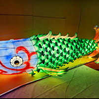 Traditionelle chinesische Laternen innen Restaurant führte Lichter hängen Fisch Tier Laternen beleuchtung Show Dekoration