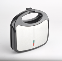 Machine à sandwichs antiadhésive 2 fentes avec thermostat réglable et puissance électrique de 750 W, offrant des plaques pour gaufres et grillades