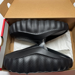 2026 New Pre-Match Training <b>Mules</b> Designer Closed-Toe <b>Slippers</b> with Inlaid Wear-Resistant Rubber Pads Soft and Skin-Friendly - Product Image 1
