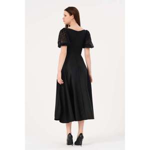 Top Básico Negro Sólido para Mujer DANS, Corte Regular, Disponible en Tallas Europeas 38-42, Cómodo para Uso Diario - Product Image 3