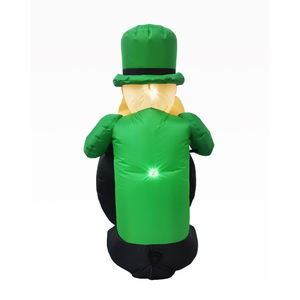 ของตกแต่งกลางแจ้งวันเซนต์แพทริกแบบเป่าลมขนาด 4 ฟุต ตุ๊กตาเลพรีคอนเป่าลมถือแก้วเบียร์พร้อมหม้อทองคำ ไฟ LED ในตัว - Product Image 3