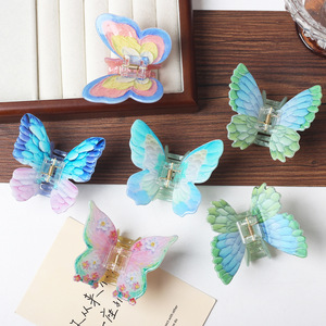 Juego de Pinzas para el Cabello con Mariposas y Tiburones Pintados a Mano en Acrílico - Accesorios Artísticos y Elegantes para el Cabello para Mujeres y Niñas - Product Image 1