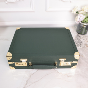 Boîte de rangement élégante pour montres et bijoux en cuir vert multicouche, avec des caractéristiques résistantes à l'eau et à la poussière, pour les collectionneurs soucieux de l'environnement - Product Image 2