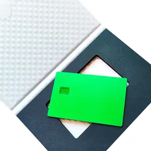 0.8mm várias cores disponíveis cartão de crédito em branco pode ser laser impresso cartão de metal com ranhuras de chip e tiras magnéticas para o presente