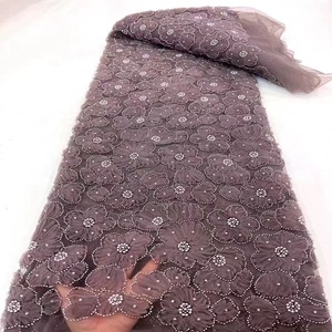 Magnifique et élégante robe de mariée blanche en dentelle avec fleurs 3D et bourgeons perlés, tissu en soie, dentelle de mariée - Product Image 4