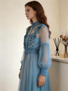 Vestido Elegante de Tul y Encaje en Azul Niebla para Tallas Grandes - Vestido Maxi Bohemio con Apliques Florales - Product Image 3
