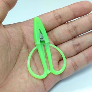 Ciseaux miniatures lumineux à 6 couleurs qui brillent dans le noir, avec manche en plastique, petits ciseaux de coupe pour travaux manuels, broderie, point d'aiguille, bricolage - Product Image 3
