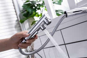 Mélangeur <span class=keywords><strong>de</strong></span> <span class=keywords><strong>cuisine</strong></span> à poignée unique monté sur un pont en cuivre, robinet <span class=keywords><strong>de</strong></span> <span class=keywords><strong>cuisine</strong></span> à retrait, robinets pour projet d'appartement et d'hôtel - Product Image 6