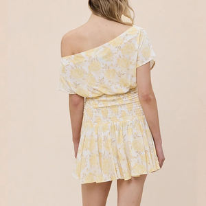 Robe courte plissée à la taille, à épaules dénudées, à imprimé plage, conçue par le fabricant, robe courte fluide en rayonne personnalisée - Product Image 3