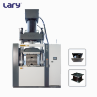 Machine de compression de caoutchouc à haute force de serrage contrôlée par PLC automatique 4000KN pour les bandes de roulement en caoutchouc et les applications industrielles