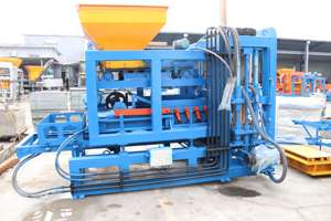 Machine <span class=keywords><strong>de</strong></span> fabrication <span class=keywords><strong>de</strong></span> blocs par vibration à interverrouillage, à pression hydraulique, avec moteur automatique et PLC, pour moules <span class=keywords><strong>de</strong></span> pavés en béton, cendres volantes et sable, creux, pleins ou alvéolés - Product Image 3