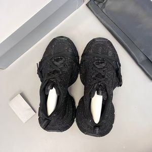 Chaussures de marche tendance pour femmes 2025, personnalisées, noires, à semelle épaisse, de haute qualité, chaussures de course tendance, baskets 3XL, semelle extérieure en TPU - Product Image 3