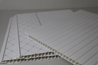 Panneaux de plafond en PVC économiques, ignifuges et imperméables, pour plafonds à grille, centres commerciaux, hôtels, hôpitaux, gymnases, sous-sols, salles de bain, appartements et usage extérieur
