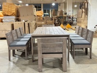 Tables et chaises d'extérieur modernes, durables et imperméables, sur mesure, avec finition en teck pour utilisation en villa