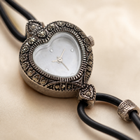 Montre-bracelet vintage pour femme en forme de cœur, en argent antique, avec cordon en cuir, mouvement à quartz, bijou de mode