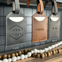 Étiquette de bagage personnalisée en cuir véritable fait main avec sangle, idéale pour les cadeaux de mariage, les souvenirs de voyage et les accessoires de bagage, personnalisable avec votre logo.