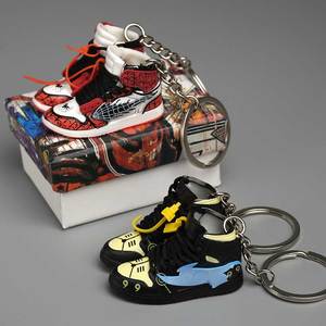 Offre Spéciale : Ensemble de Porte-clés Mini Sneaker Design Anime 3D – Accessoire Tendance pour Sneakerhead, Idéal Cadeau avec Boîtes - Product Image 2
