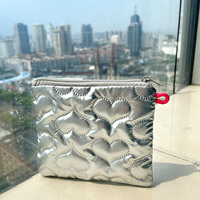 Sac cosmétique de voyage matelassé bouffant mignon personnalisé avec fermeture à glissière cosmétiques pour femmes organisateur de maquillage cadeau de la Saint-Valentin